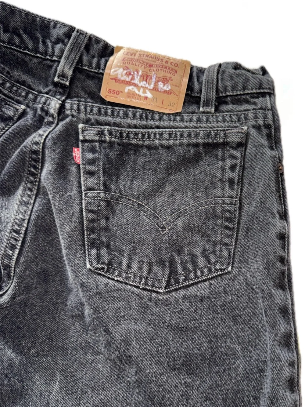 Vintage Levi’s 550 Jorts - Picture 5 of 6